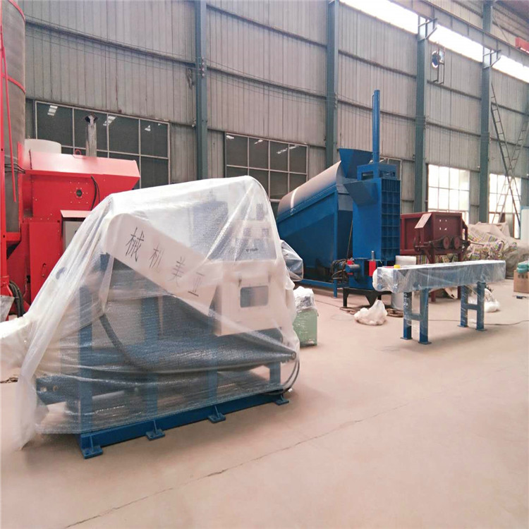 YM-210木屑機(jī)發(fā)貨現(xiàn)場(chǎng) YM-210木屑機(jī)發(fā)貨現(xiàn)場(chǎng)