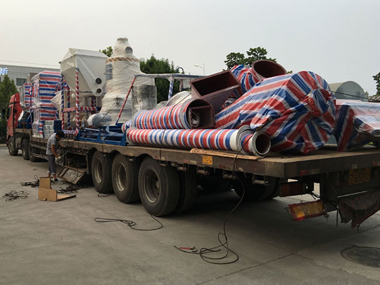 時(shí)產(chǎn)500公斤超細(xì)木粉機(jī)生產(chǎn)線發(fā)貨現(xiàn)場